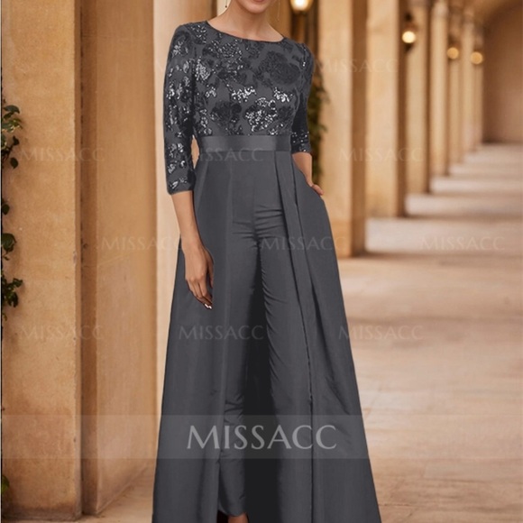 Elegant Gray Evening Gown - Picture 1 of 8